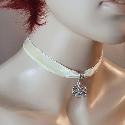 Choker pastellgelber Samt, Lotusblüte, Yoga, Reiki, Chakra