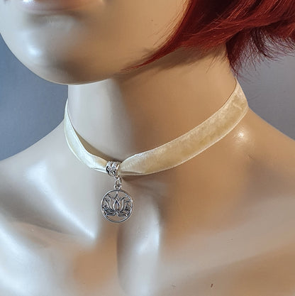 Choker pastellgelber Samt, Lotusblüte, Yoga, Reiki, Chakra