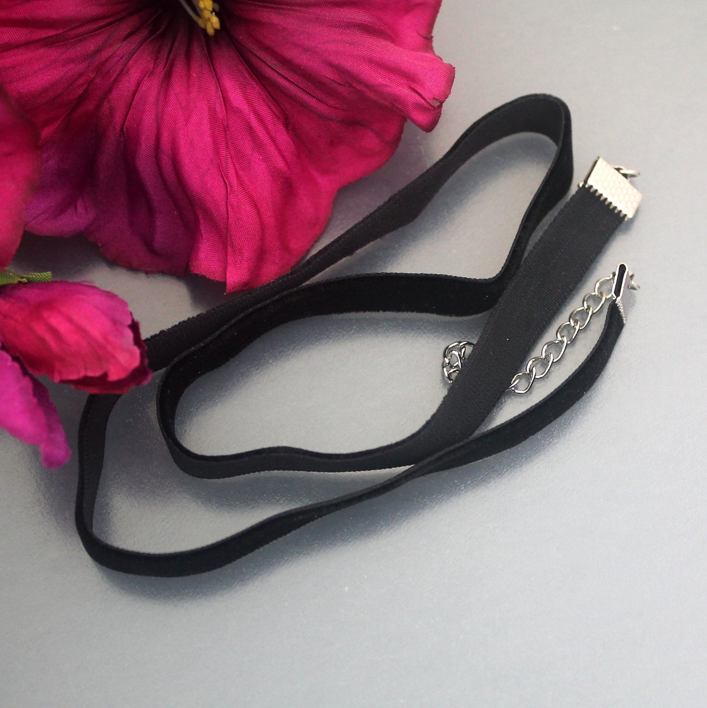 Halsband Samt, Schwarz, 10mm breit, 44cm lang, mit Verschluss