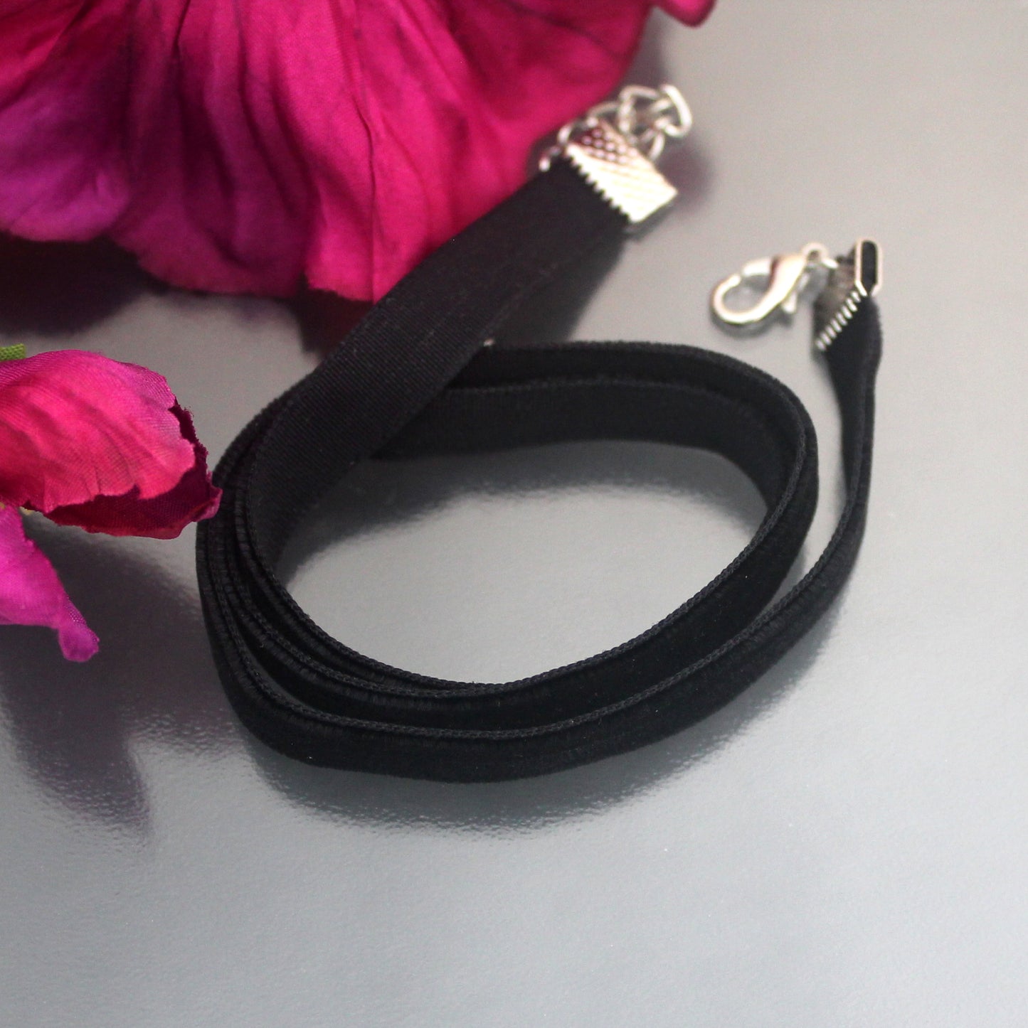 Halsband Samt, Schwarz, 10mm breit, 44cm lang, mit Verschluss