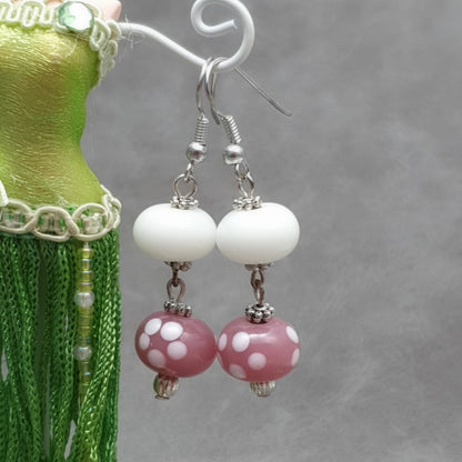 Ohrringe, Ohrhänger,Lampwork Beads, Weiss, Altrosa, silberfarbig
