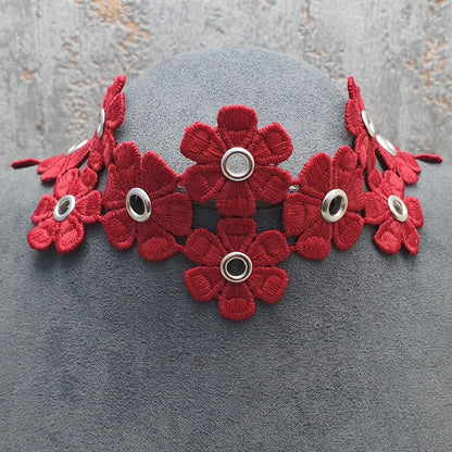 Halsband, Kropfband, rote Blumen, Dirndlschmuck, Corsagenschmuck