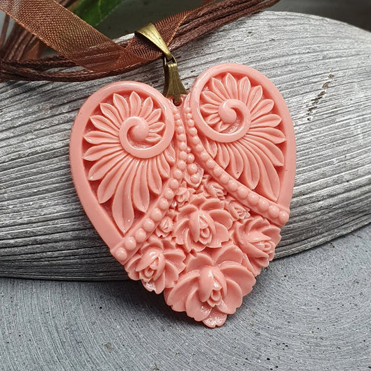 Kette aus Organza, mit Anhänger Herz mit Rosen Altrosa