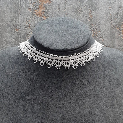 Zarter Choker, Spitze, Weiss mit Bögen