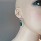 Ohrhänger mit petrolfarbigen Glasperlen aus Indien, silberfarbig