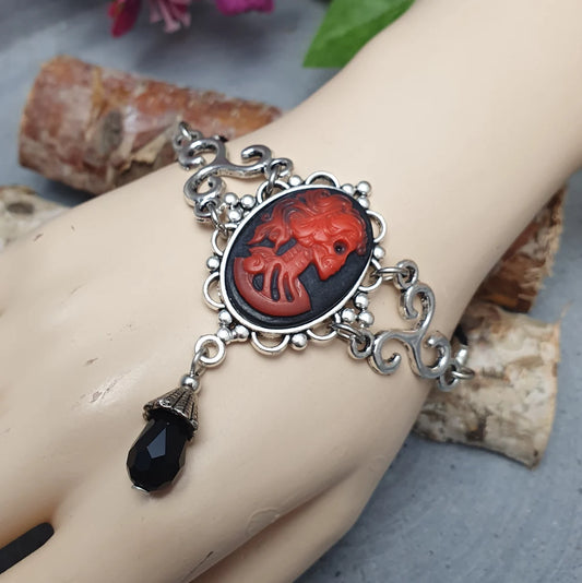 Armband, Gothic, Cabochon Skeleton Woman, Rot aus Schwarz