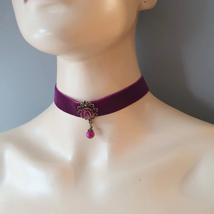 Choker aus violettem Samt mit Rose, Gothic, Cosplay