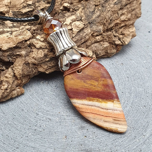 Kette schwarz, Anhänger Jaspis, Kristallglasperle, Blüte, Silberfarbig