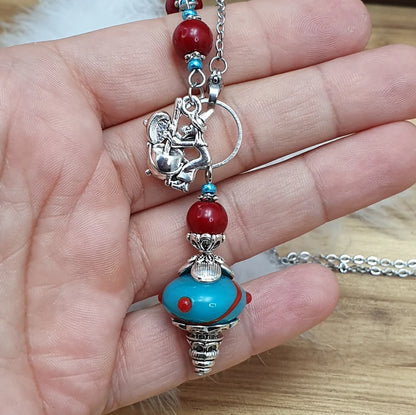 Pendel, Pendulum, Kette, Handgemacht, Indische Glasperle, Blau/Rot, mit kleiner Hexe