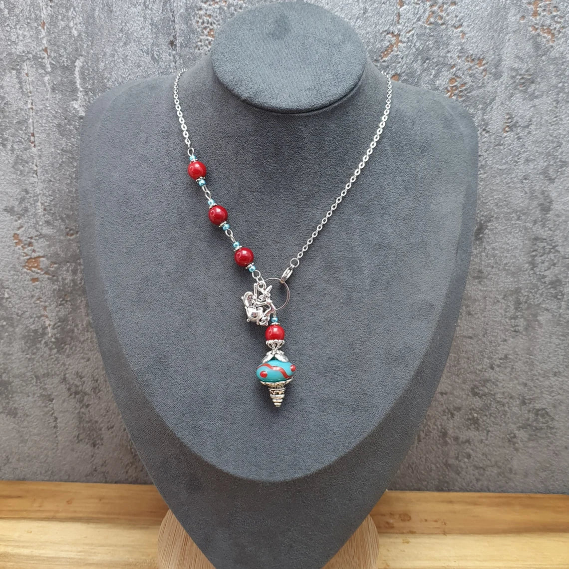 Pendel, Pendulum, Kette, Handgemacht, Indische Glasperle, Blau/Rot, mit kleiner Hexe