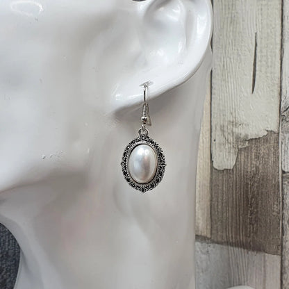 Ohrhänger, mit Cabochon, Perlweiss, Nostalgisch, Vintagelook