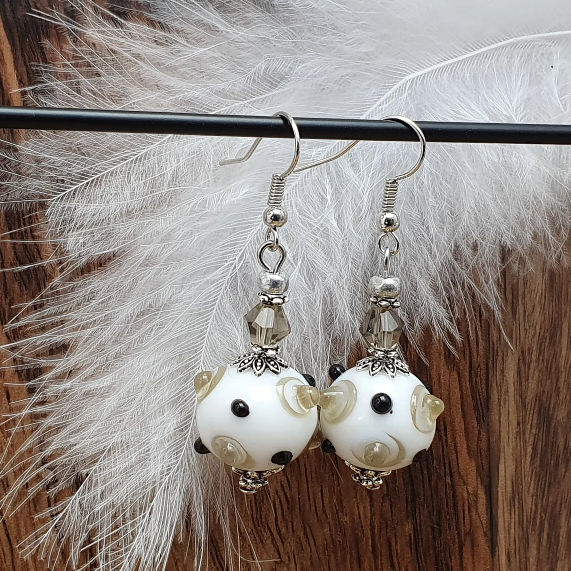Ohrhänger, Lampwork Beads, Weiß mit Spots