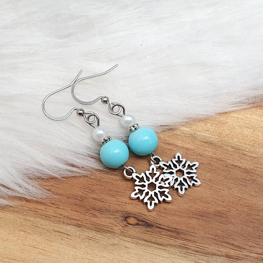 Ohrhänger, Snowy Day, mit Schneeflocke, hellblaue Glasperlen