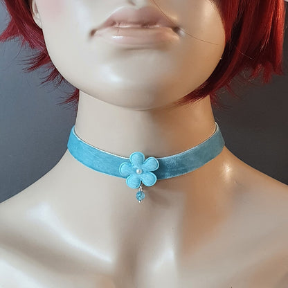 Choker mit Blume, Samt, Hellblau, Halsband, Kropfband, Dirndlschmuck