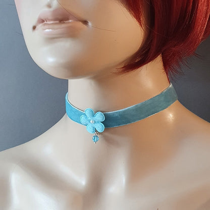 Choker mit Blume, Samt, Hellblau, Halsband, Kropfband, Dirndlschmuck