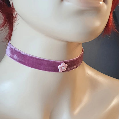 Choker mit kleine Blume, Samt, Pflaume, Halsband, Kropfband, Dirndlschmuck