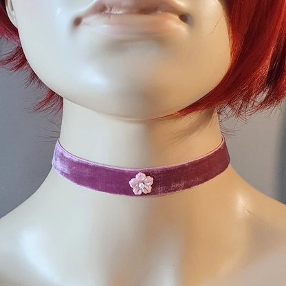 Choker mit kleine Blume, Samt, Pflaume, Halsband, Kropfband, Dirndlschmuck