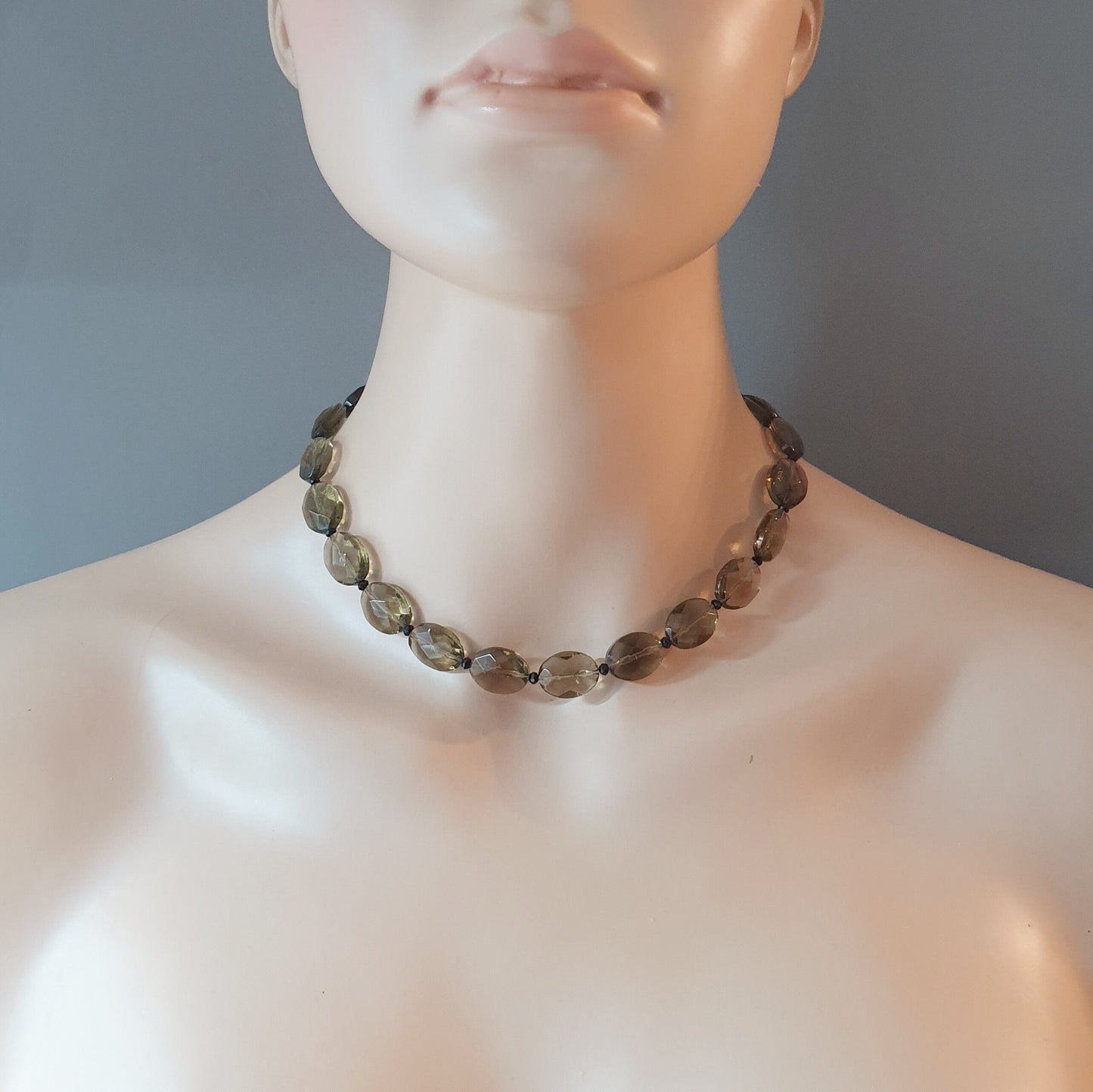 Choker Anastasia, Glasperlen, Rauchquarz, Olive