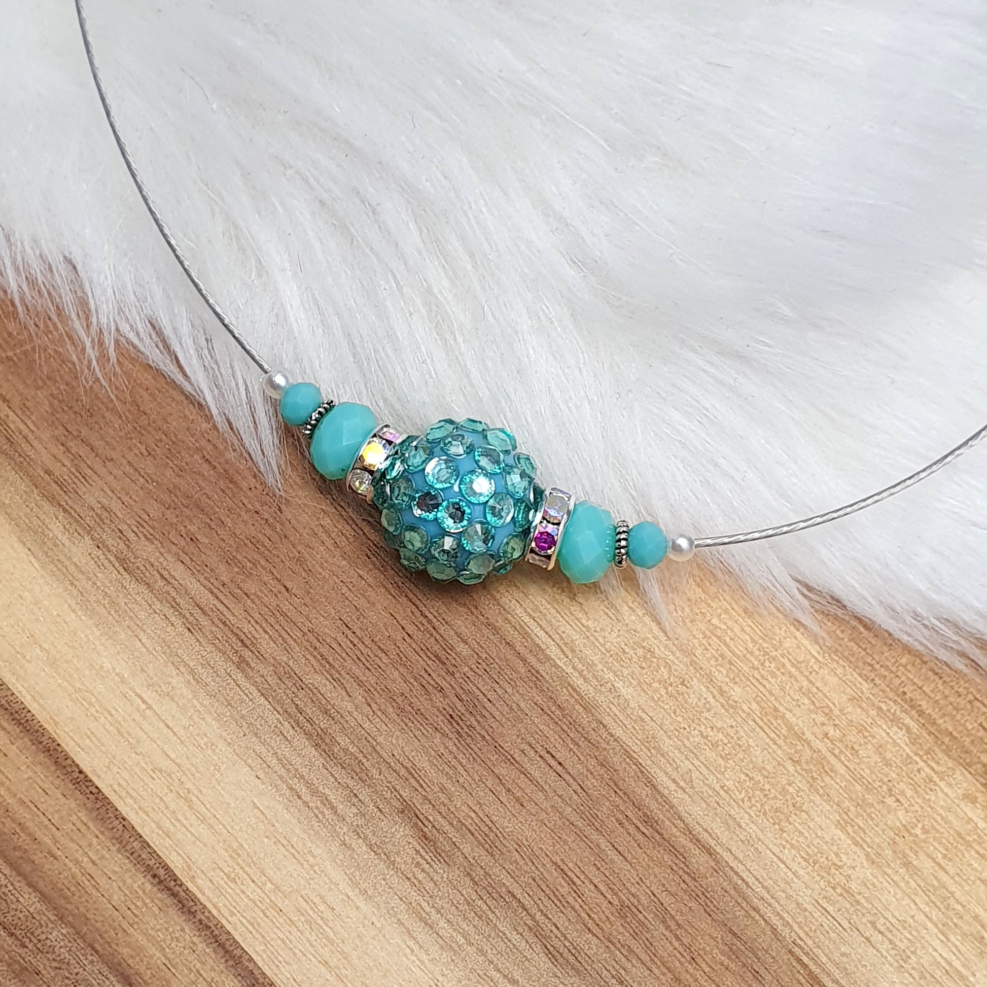 Halsreif mit Shamballa Strassperle in mint, Glasperlen